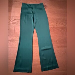 Alice & Olivia silk green pants straight leg size 2. Perfect conditions.